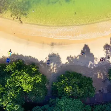 Reel: deck da Barra Norte, Praia do Buraco, visto de cima